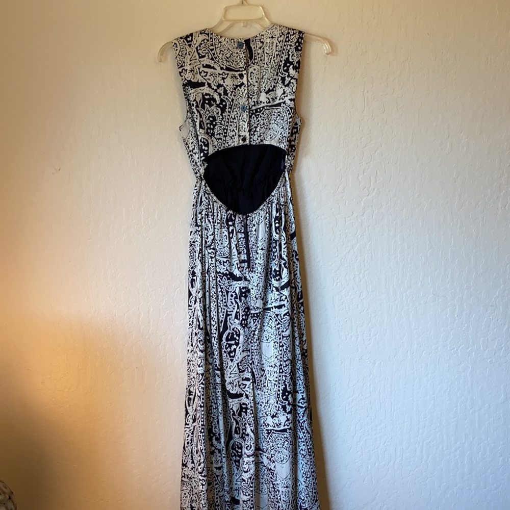 Breathtaking flowy high-low dress with sexy back cutout